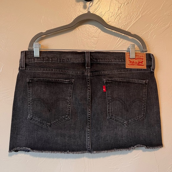 NWOT Black Levi’s Jean skirt - Picture 2 of 6